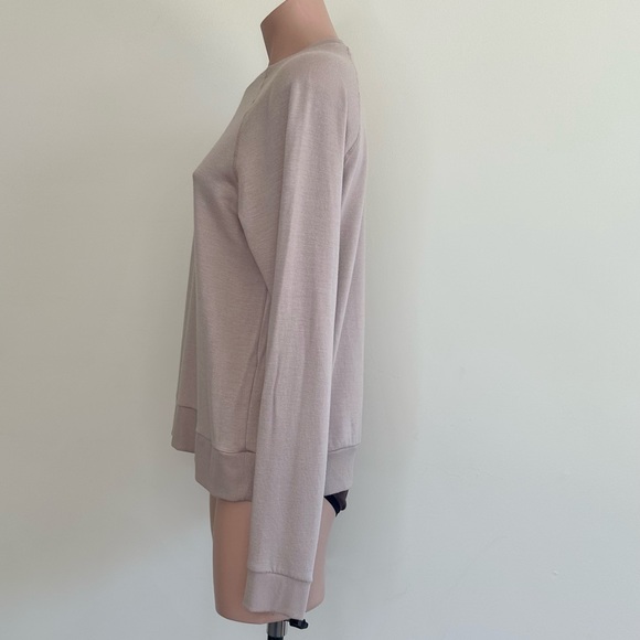 Beyond Yoga Raglan Crew Fleece Pullover in Chai - Picture 13 of 14